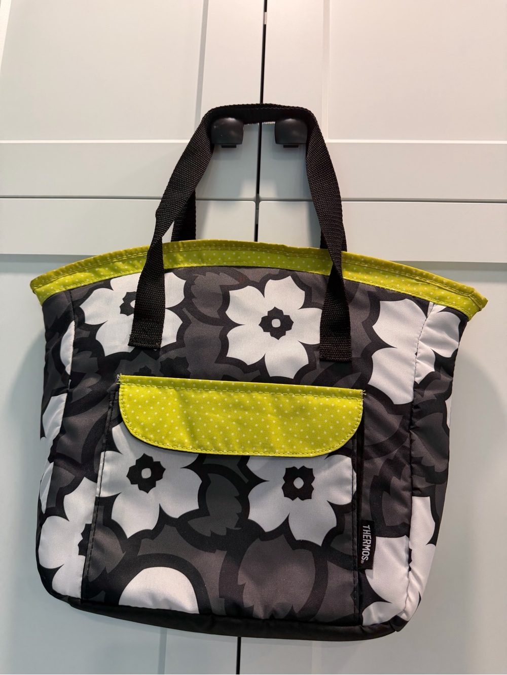Thermos Floral insulated lunch bag with front pocket